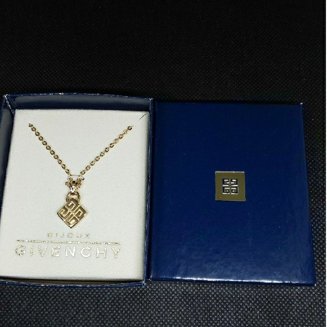 GIVENCHY(ジバンシィ)のちい様 専用！！【GIVENCHY ネックレス】 レディースのアクセサリー(ネックレス)の商品写真