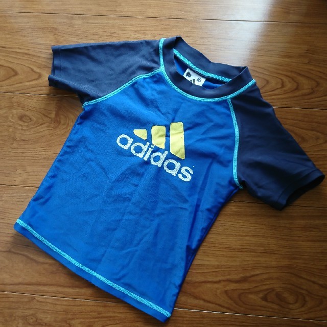 adidas(アディダス)のadidasラッシュガード120 キッズ/ベビー/マタニティのキッズ服男の子用(90cm~)(水着)の商品写真