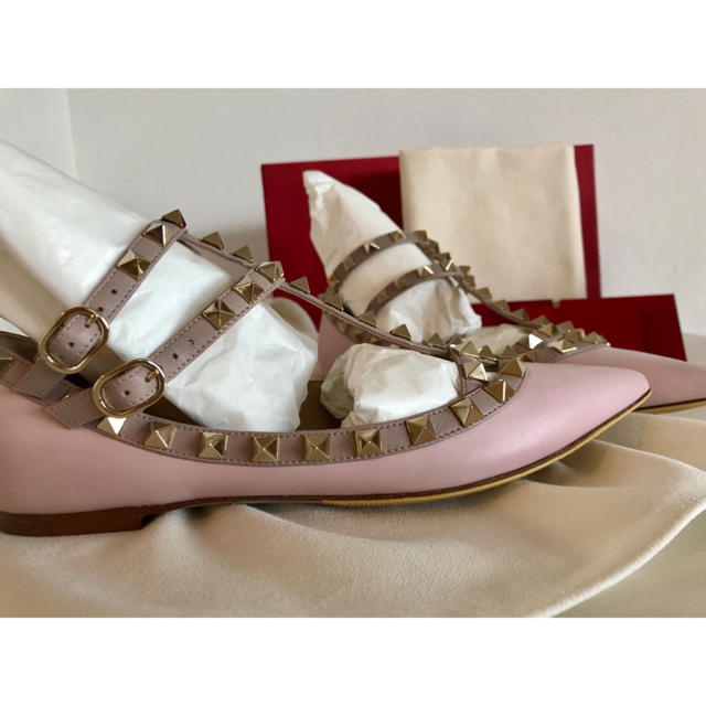 VALENTINO(ヴァレンティノ)のヴァレンティノ  ロックスタッズ　バレリーナ レディースの靴/シューズ(ハイヒール/パンプス)の商品写真