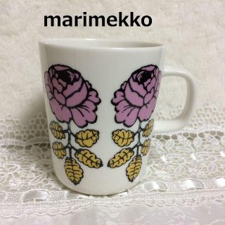 マリメッコ(marimekko)の【新品】　マリメッコ　ヴィヒキルース　ピンク×イエロー　マグ　１点(グラス/カップ)