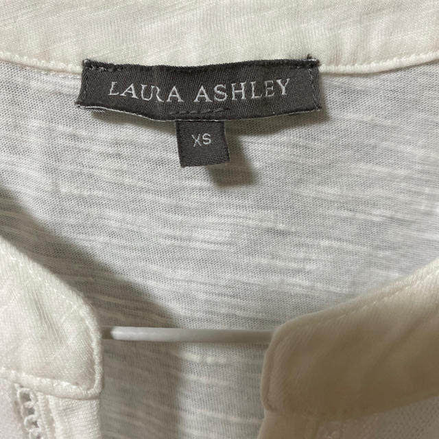 LAURA ASHLEY(ローラアシュレイ)のLAURA ASHLEY シャツ レディースのトップス(Tシャツ(半袖/袖なし))の商品写真