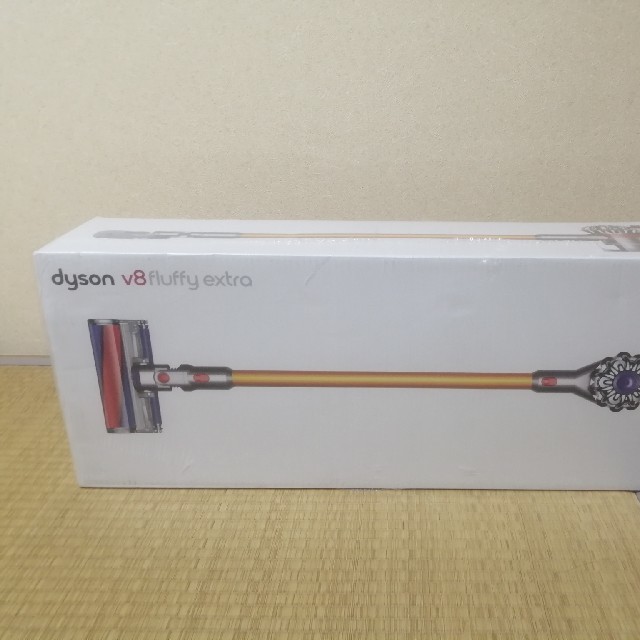 Dyson(ダイソン)のdyson V8 Fluffy Extra ダイソン掃除機 スマホ/家電/カメラの生活家電(掃除機)の商品写真