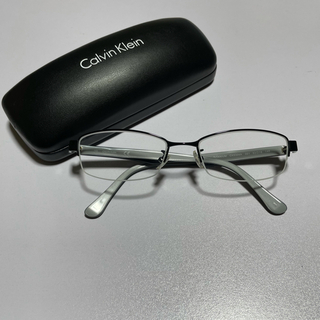 カルバンクライン(Calvin Klein)のカルバンクライン　眼鏡　ケース付き(サングラス/メガネ)