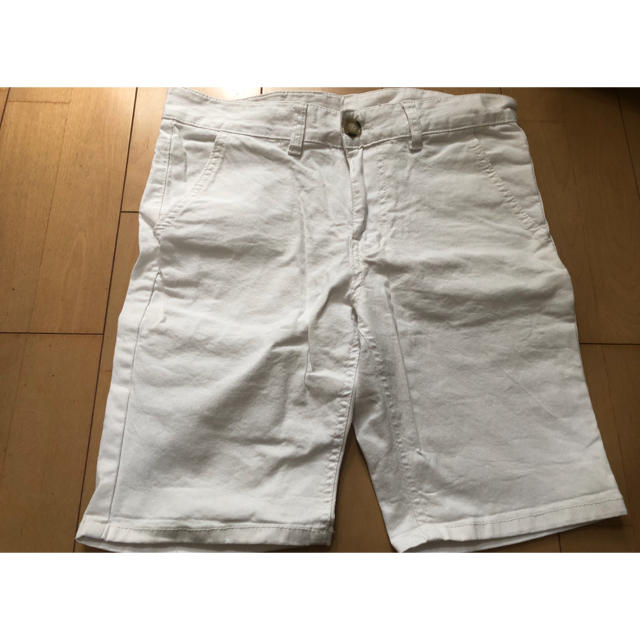白のショートパンツ メンズのパンツ(ショートパンツ)の商品写真