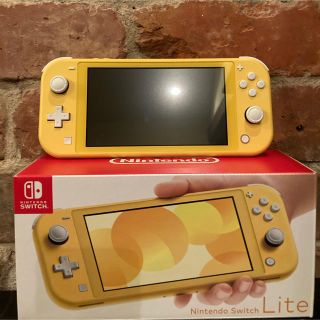 ニンテンドウ(任天堂)の「Nintendo Switch Lite イエロー」「あつまれ　どうぶつの森」(家庭用ゲーム機本体)