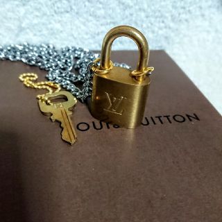 ルイヴィトン(LOUIS VUITTON)のルイヴィトン ゴールド カデナ南京錠、鍵付き！(ネックレス)