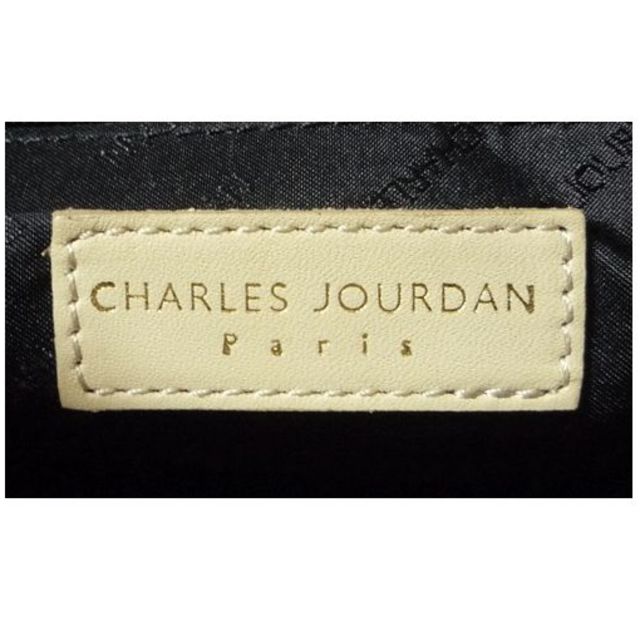 CHARLES JOURDAN(シャルルジョルダン)のシャルル ジョルダン　ホワイト系　白系　ロゴステッチ　斜め掛け　ショルダーバッグ レディースのバッグ(ショルダーバッグ)の商品写真