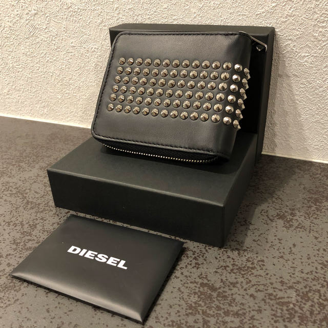 DIESEL(ディーゼル)の☆期間限定価格☆プレゼントにもオススメ☆【新品、未使用】ディーゼル 折財布 レディースのファッション小物(財布)の商品写真