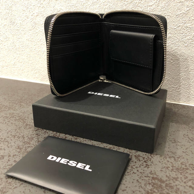 DIESEL(ディーゼル)の☆期間限定価格☆プレゼントにもオススメ☆【新品、未使用】ディーゼル 折財布 レディースのファッション小物(財布)の商品写真