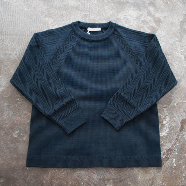 COMOLI(コモリ)のYASHIKI Tasukigake Knit(NAVY) ハズム　DAN メンズのトップス(ニット/セーター)の商品写真