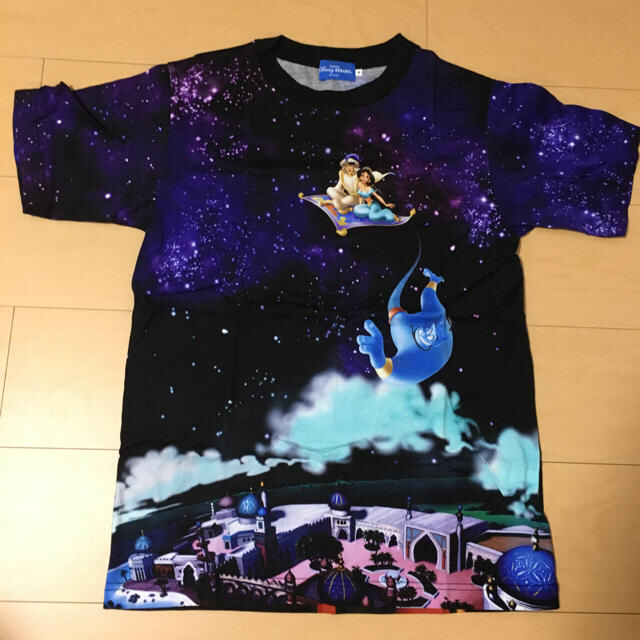 Disney(ディズニー)の［新品、値下げ］ディズニーリゾート アラジン Tシャツ Sサイズ レディースのトップス(Tシャツ(半袖/袖なし))の商品写真