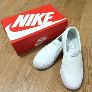 ナイキ(NIKE)の新品　NIKE トキスリップキャンバス　スリッポン　24㎝　ナイキ　スニーカー(スリッポン/モカシン)