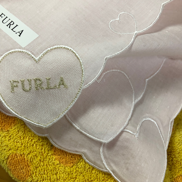 Furla(フルラ)のフルラ  ハンカチ　pハート レディースのファッション小物(ハンカチ)の商品写真