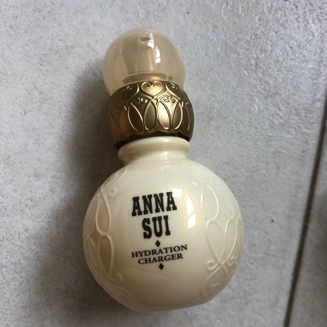 ANNA SUI(アナスイ)のANNA SUI 導入美容液　ハイドレーション チャージャー　新品半額しゆ コスメ/美容のスキンケア/基礎化粧品(美容液)の商品写真