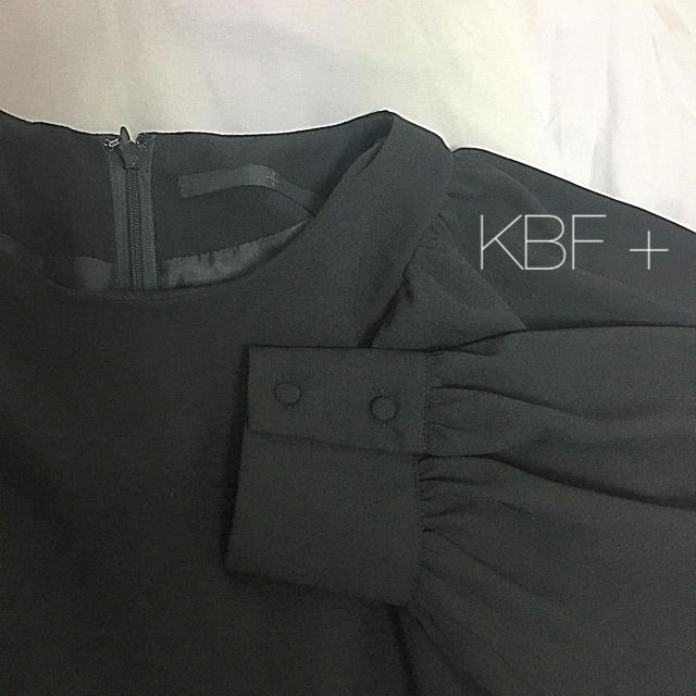 KBF(ケービーエフ)のKBF+  ワンピース レディースのワンピース(ひざ丈ワンピース)の商品写真