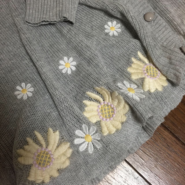 Par Avion(パラビオン)のお花刺繍春カーディガン レディースのトップス(カーディガン)の商品写真