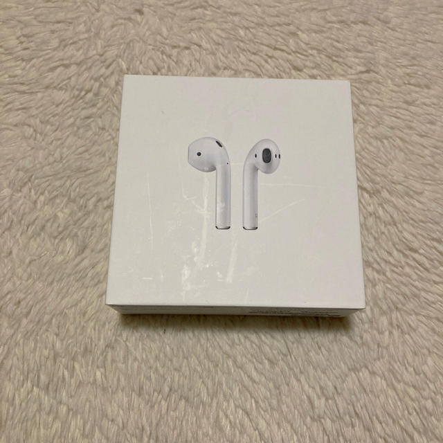 Apple(アップル)の【秋葉原様専用】AirPods with Charging Case スマホ/家電/カメラのオーディオ機器(ヘッドフォン/イヤフォン)の商品写真