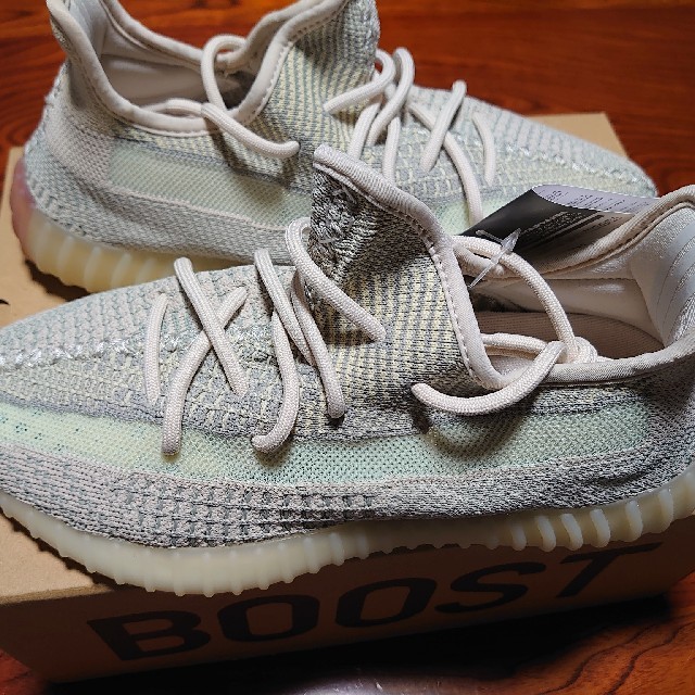 adidas(アディダス)のadidas YEEZY BOOST 350  V2シトリン 26㎝ 新品未使用 メンズの靴/シューズ(スニーカー)の商品写真