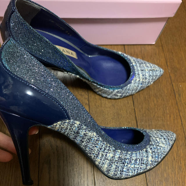 DIANA(ダイアナ)のDIANA ブルー ツイード エナメル ラメ 綺麗め　パンプス レディースの靴/シューズ(ハイヒール/パンプス)の商品写真