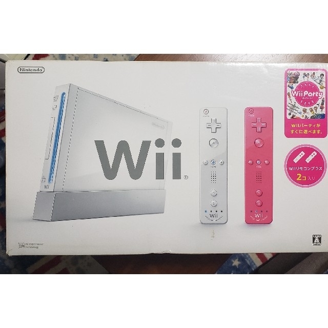 Wii(ウィー)のNintendo Wii 本体　RVL-S-WABM エンタメ/ホビーのゲームソフト/ゲーム機本体(家庭用ゲーム機本体)の商品写真