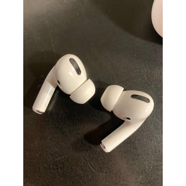 Apple(アップル)のAirPods pro スマホ/家電/カメラのオーディオ機器(ヘッドフォン/イヤフォン)の商品写真