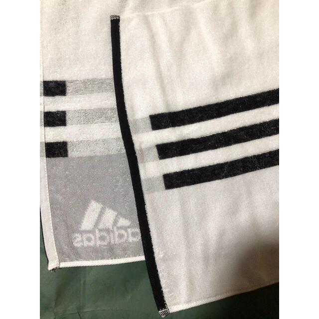 adidas(アディダス)の【新品・未使用】アディダス　スポーツタオル スポーツ/アウトドアのトレーニング/エクササイズ(トレーニング用品)の商品写真