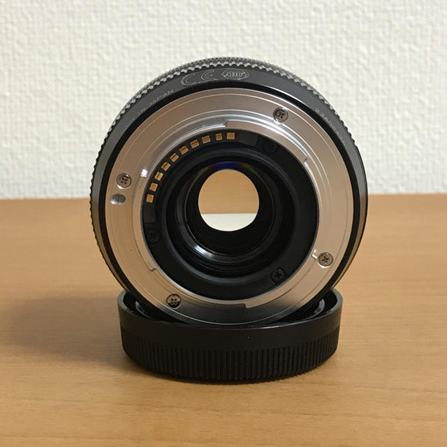 富士フイルム(フジフイルム)のFujifilm XF18mmF2R スマホ/家電/カメラのカメラ(レンズ(単焦点))の商品写真