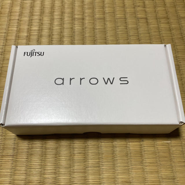 富士通 arrows RXモバイル対応 simフリースマートフォン　ホワイトスマホ/家電/カメラ