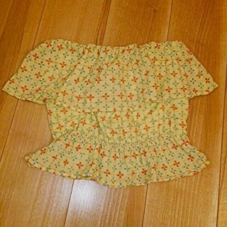 リリーブラウン(Lily Brown)の刺繍イエローベアフリル(ベアトップ/チューブトップ)