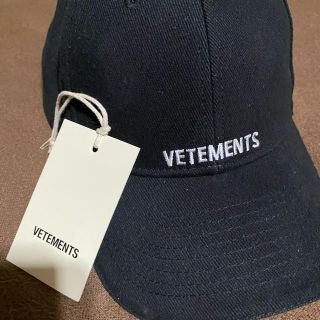 バレンシアガ(Balenciaga)のVETEMENTS　キャップ　帽子(キャップ)