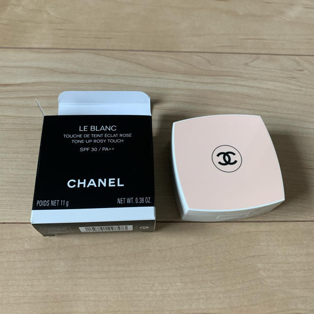 CHANEL ル　ブラン　ロージータッチ