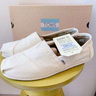 トムズ(TOMS)の☆★☆新品！タグ付き！TOM'Sトムスメンズclassicナチュラル8.5☆★☆(スリッポン/モカシン)