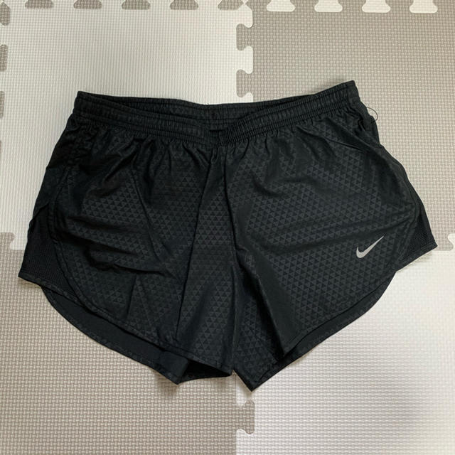 NIKE(ナイキ)のNIKE ランニングショートパンツ スポーツ/アウトドアのランニング(ウェア)の商品写真