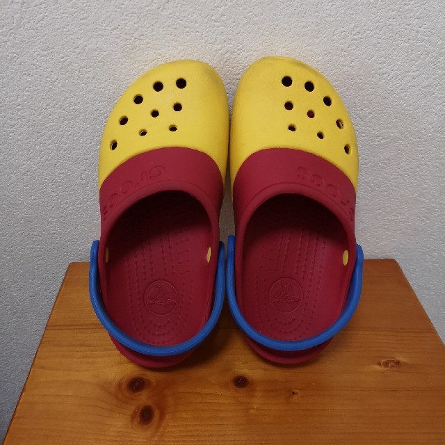 crocs(クロックス)のcrocs　クロックス　ジュニア　J2 　20センチ　 キッズ/ベビー/マタニティのキッズ靴/シューズ(15cm~)(サンダル)の商品写真