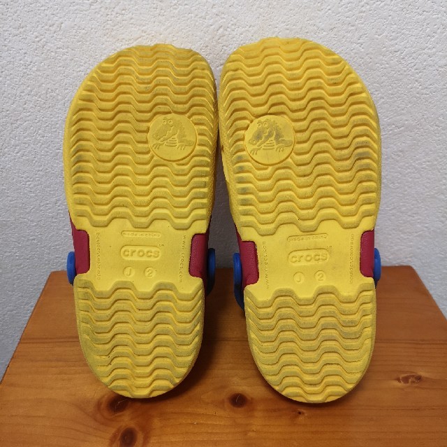 crocs(クロックス)のcrocs　クロックス　ジュニア　J2 　20センチ　 キッズ/ベビー/マタニティのキッズ靴/シューズ(15cm~)(サンダル)の商品写真