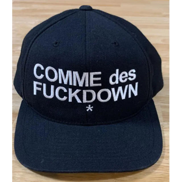 COMME des GARCONS(コムデギャルソン)の格安！COMME des FUCKDOWN キャップ 帽子 メンズの帽子(キャップ)の商品写真