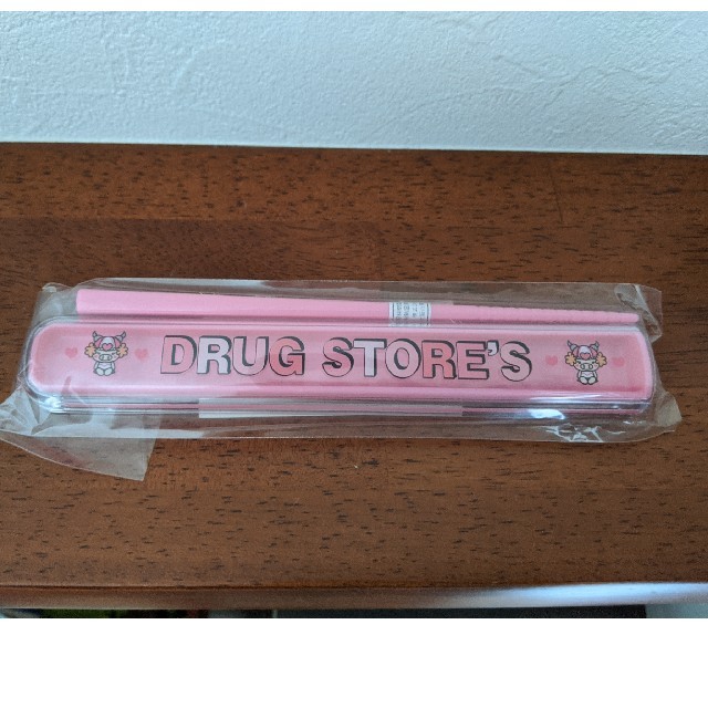 drug store's(ドラッグストアーズ)のDRUG STORE’S 箸セットピンク新品未使用 インテリア/住まい/日用品のキッチン/食器(弁当用品)の商品写真