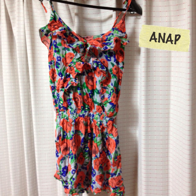 ANAP(アナップ)の♡新品未使用 フラワー柄♡今だけお値下げ レディースのトップス(シャツ/ブラウス(半袖/袖なし))の商品写真