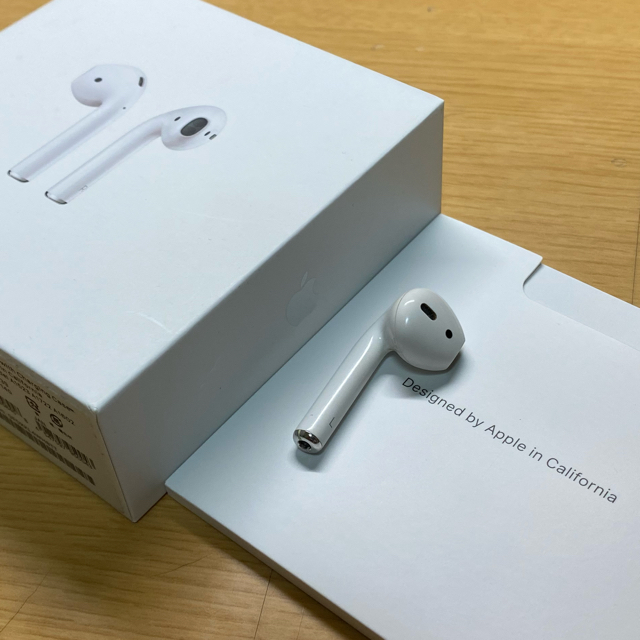 Apple(アップル)のAirPods（第1世代）片耳（左耳） スマホ/家電/カメラのオーディオ機器(ヘッドフォン/イヤフォン)の商品写真