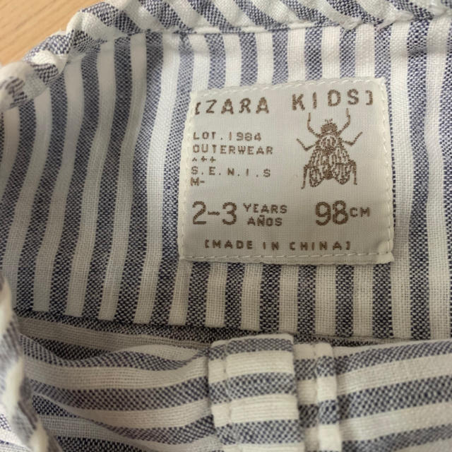 ZARA KIDS(ザラキッズ)のZARAbaby ZARAkids ノーカラー シャツ　ボーダー　98 キッズ/ベビー/マタニティのキッズ服男の子用(90cm~)(Tシャツ/カットソー)の商品写真