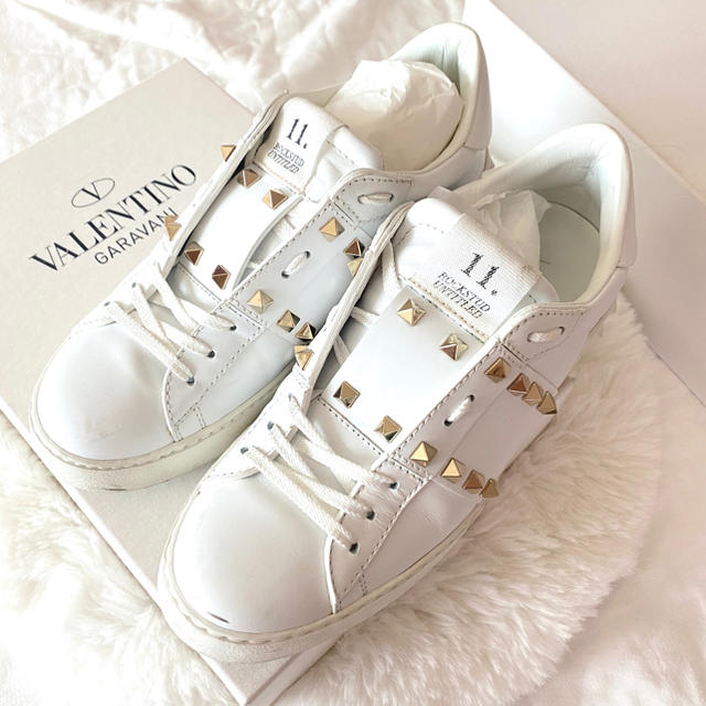 VALENTINO(ヴァレンティノ)のVALENTINO スタッズスニーカー　37 レディースの靴/シューズ(スニーカー)の商品写真