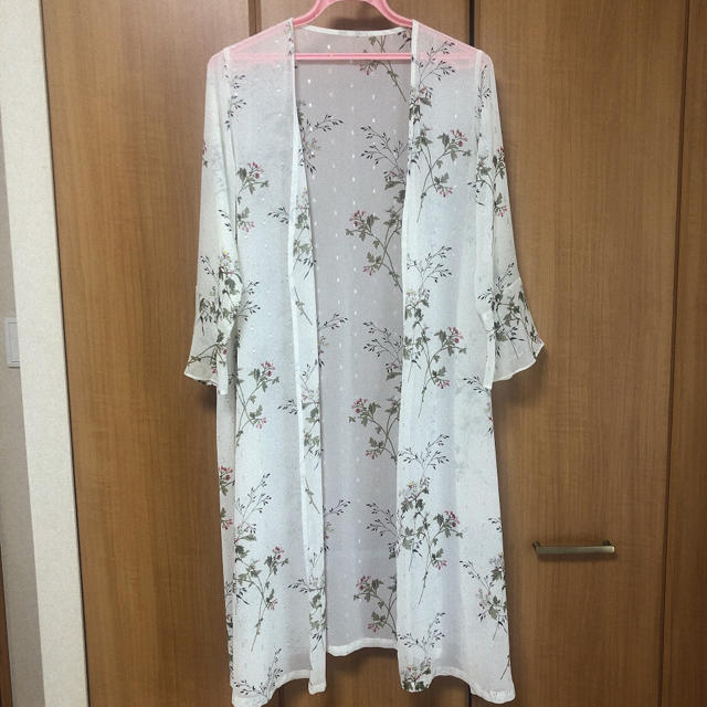 MISCH MASCH(ミッシュマッシュ)の★ma♡様専用★ミッシュマッシュ　花柄ガウン レディースのトップス(シャツ/ブラウス(長袖/七分))の商品写真