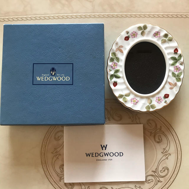 WEDGWOOD(ウェッジウッド)のウェッジウッド　ワイルドストロベリー写真立て インテリア/住まい/日用品のインテリア小物(フォトフレーム)の商品写真