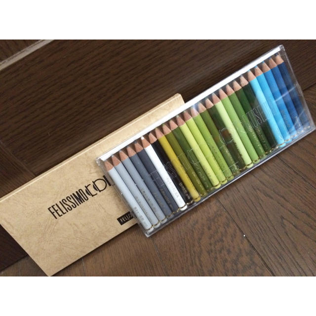 FELISSIMO(フェリシモ)の新品 FRLISSIOMO 色鉛筆 25色セット エンタメ/ホビーのアート用品(色鉛筆)の商品写真