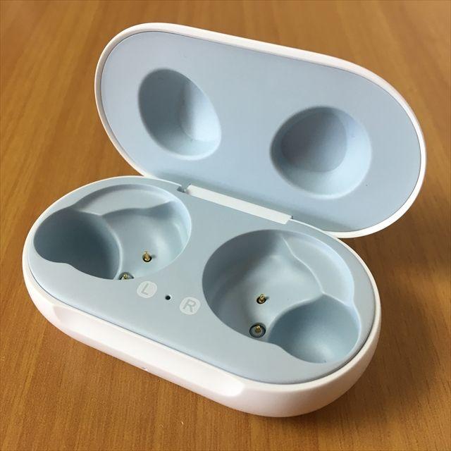 SAMSUNG(サムスン)の超お買い得品!! Samsung Galaxy Buds 充電ケース ホワイト スマホ/家電/カメラのオーディオ機器(ヘッドフォン/イヤフォン)の商品写真