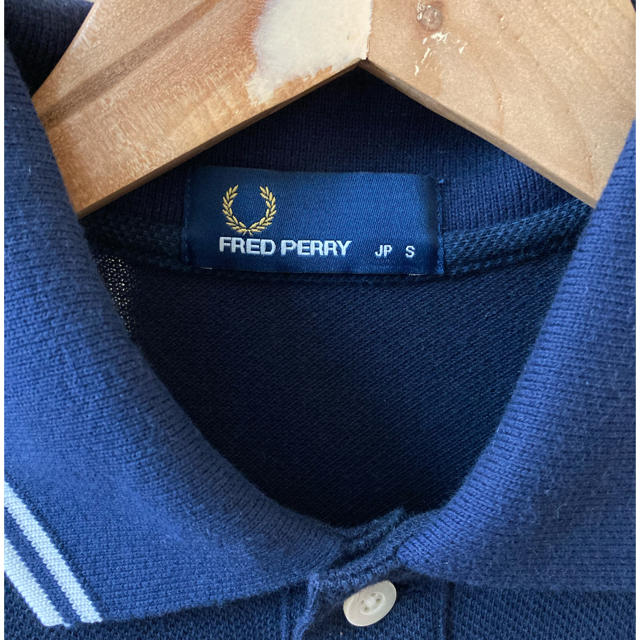 FRED PERRY(フレッドペリー)のフレッドペリー　ポロシャツ　メンズSサイズ　ネイビー メンズのトップス(ポロシャツ)の商品写真