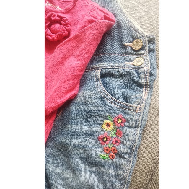 babyGAP(ベビーギャップ)のお花刺繍オーバーオール&トップス キッズ/ベビー/マタニティのベビー服(~85cm)(ワンピース)の商品写真