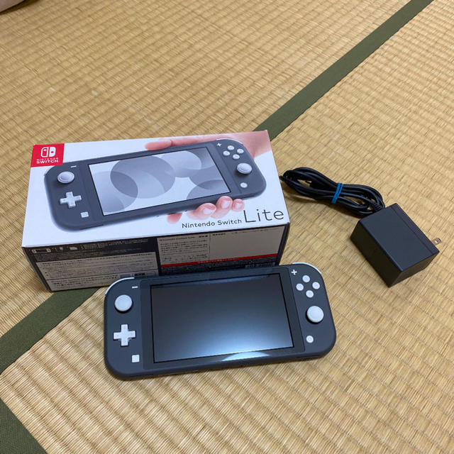 Nintendo Switch(ニンテンドースイッチ)のNINTENDO SWITCH LITE グレー エンタメ/ホビーのゲームソフト/ゲーム機本体(家庭用ゲーム機本体)の商品写真