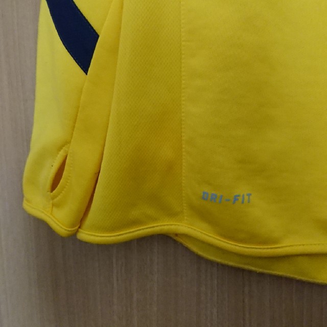 NIKE(ナイキ)のぺぺ様専用！ナイキ FCバルセロナ サッカー ユニフォーム 黄色 size Ｌ スポーツ/アウトドアのサッカー/フットサル(ウェア)の商品写真