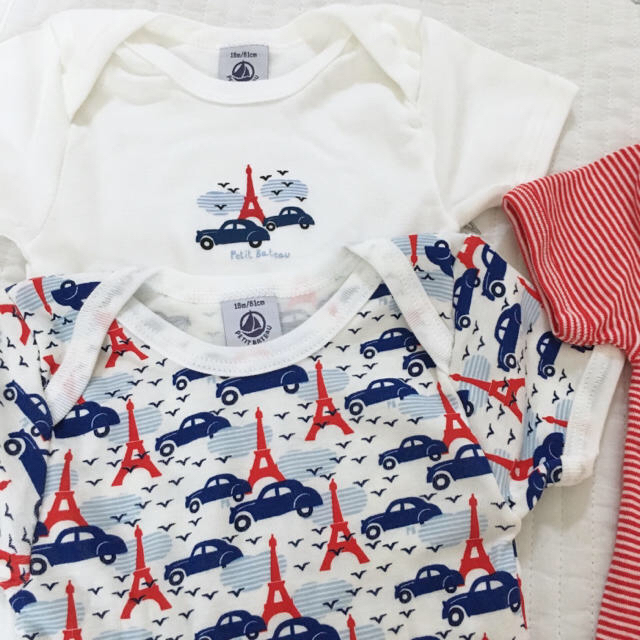 PETIT BATEAU(プチバトー)の＊ご専用＊ 新品未使用  プチバトー  半袖ボディ  3枚組  18m キッズ/ベビー/マタニティのベビー服(~85cm)(肌着/下着)の商品写真